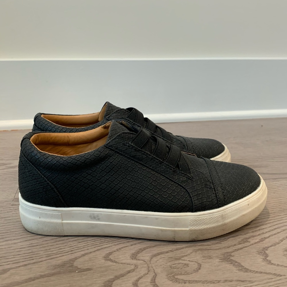 Black snake print sneakers
